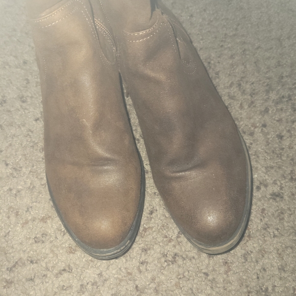 Boots - Picture 4 of 5